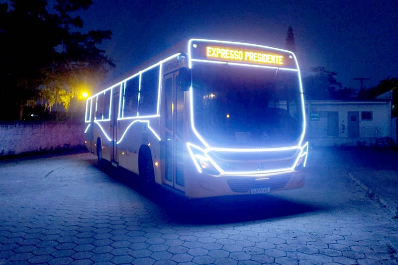 Ônibus decorado para o Natal começa a circular em Gaspar
