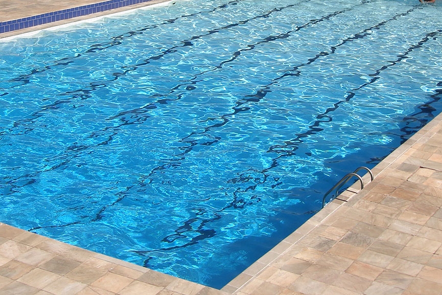 Homem bate a cabeça em piscina de parque aquático de Gaspar e é hospitalizado