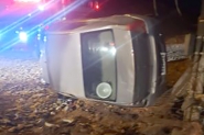 Homem fica com vidro encravado na orelha após capotamento no Baú Baixo, em Ilhota