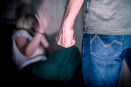 Homem é preso após usar drogas e jogar esposa para fora de casa no Coloninha, em Gaspar