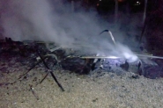 Ofur� pega fogo e fica completamente destru�do no �leo Grande, em Gaspar
