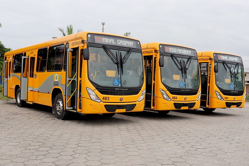 Gaspar recebe tr�s �nibus 0km para integrar frota do transporte coletivo
