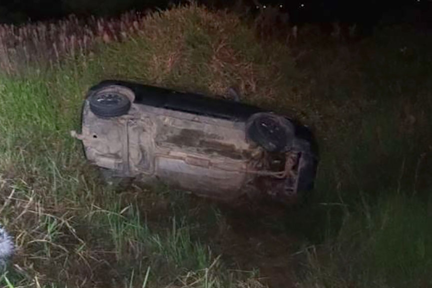 Carro de Gaspar capota em Ilhota e bombeiros não encontram passageiros