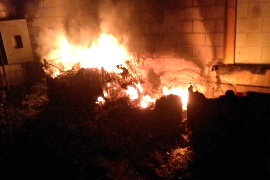 Bombeiros usam 10 mil litros de água para apagar incêndio em empresa em Gaspar
