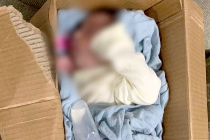Mãe escreve carta e abandona filha dentro de caixa de papelão em Palhoça