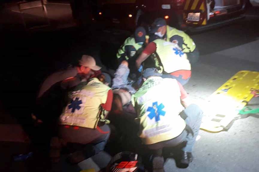 Motociclista se perde e colide contra placa de sinalização na BR-470, em Gaspar