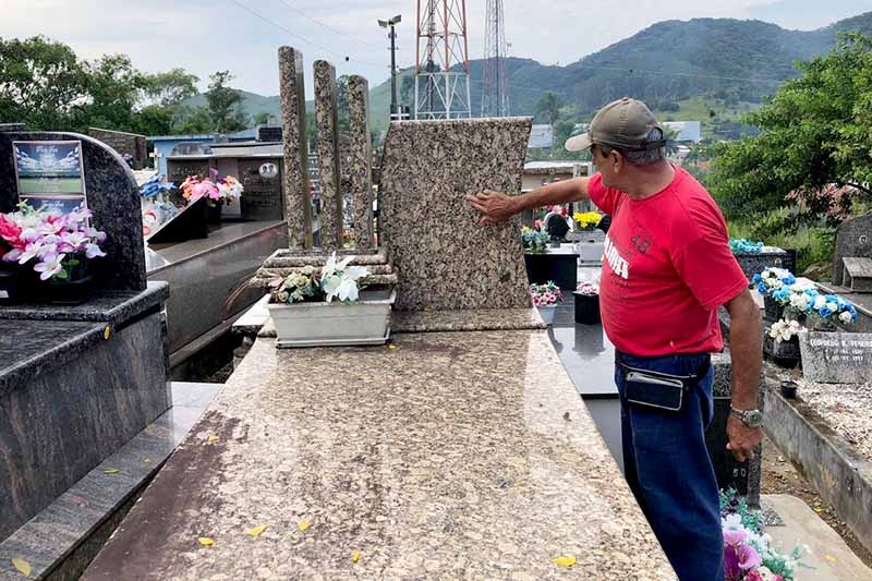 Criminosos vandalizam e furtam itens de cobre do cemitério de Ilhota