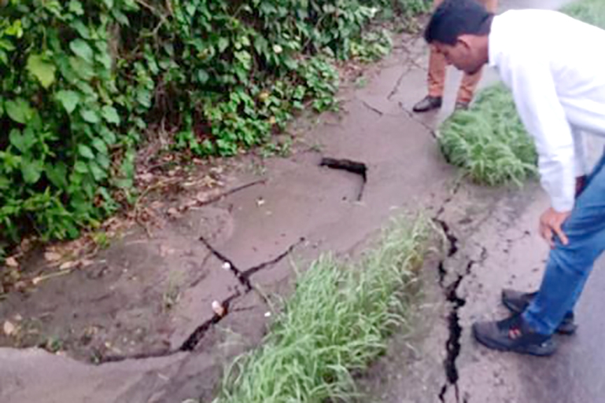 Solapamento interdita em meia pista rua do Belchior Baixo, em Gaspar