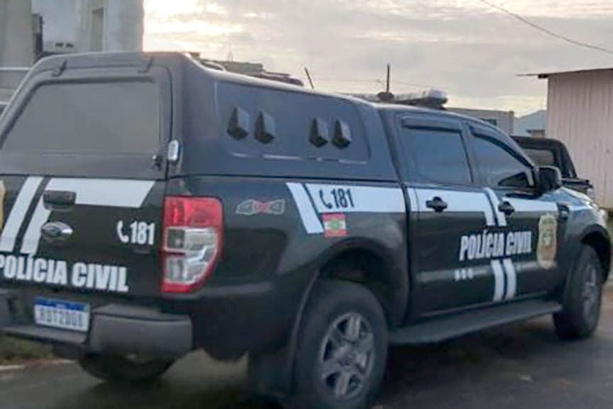 Operação da Polícia Civil resulta em duas prisões e uma apreensão em Gaspar