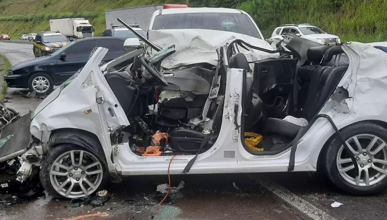 Tr�s pessoas morrem em grave acidente na BR-470, em Blumenau
