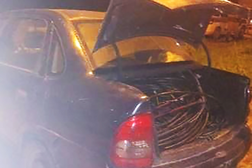 Trio é preso em flagrante pelo furto de 100kg de fios de cobre de postes em Ilhota
