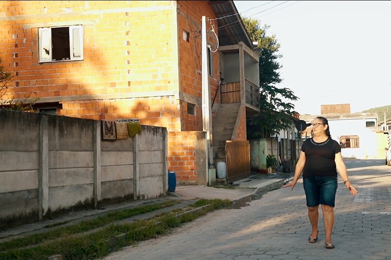 Prefeitura entrega 178 escrituras para famílias do Jardim Primavera, no Bela Vista