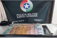 Polcia Militar prende casal por trfico de drogas em Gaspar