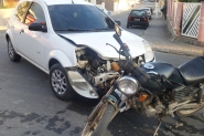 Segunda-feira come�a com acidente de tr�nsito no Centro de Ilhota 