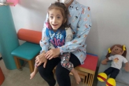 Gasparense com paralisia cerebral precisa de dinheiro para comprar cadeira de rodas
