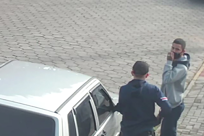 Dupla que tentou arrombar casa em Gaspar � presa em Itaja�