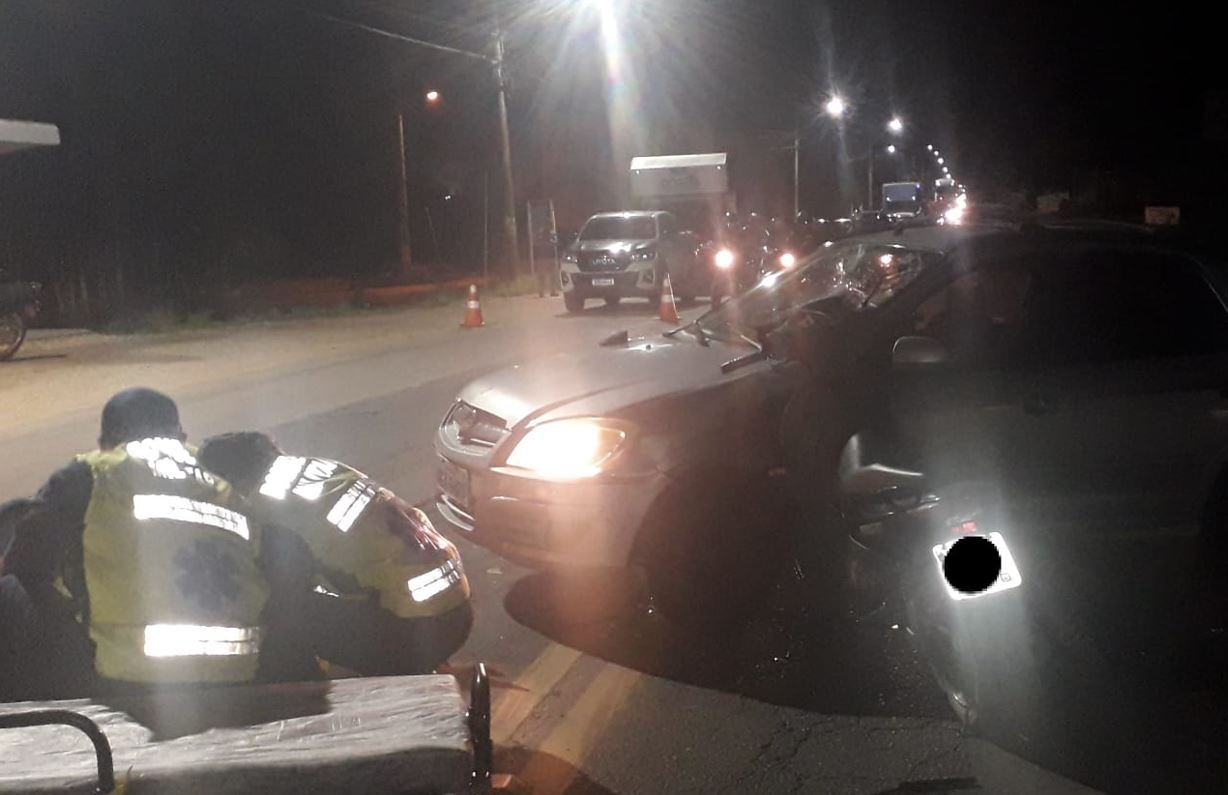 Homem tem suspeita de fratura nas duas pernas após acidente de moto em Gaspar