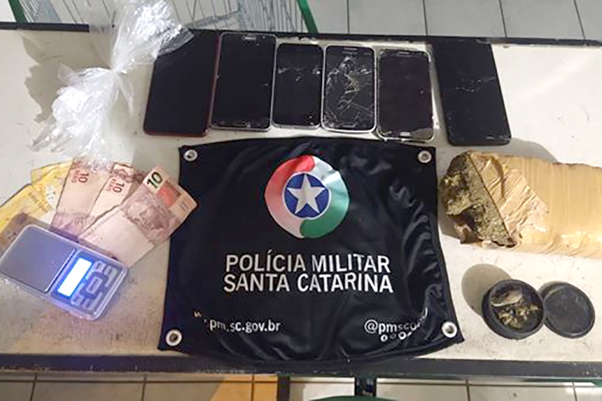 PM prende jovem por tráfico de drogas no Bela Vista, em Gaspar