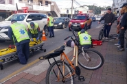 Colisão entre duas bicicletas deixa mulher ferida no Centro de Gaspar