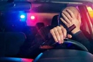 Motorista bêbado colide carro contra muro, tenta fugir e é preso no Bela Vista, em Gaspar