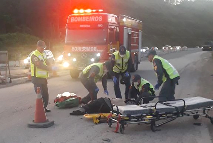 Colisão entre moto e caminhão mata jovem na BR-470, em Gaspar