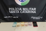 Mulher que acabou de sair da priso  pega vendendo crack no Coloninha, em Gaspar