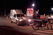 Duas pessoas so hospitalizadas aps coliso entre moto e carros em Gaspar