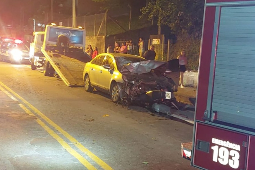 Homem e mulher morrem em acidente entre carro e moto em Blumenau