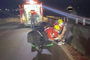 Cachorro morre e homem fica ferido aps acidente em cima da ponte de Ilhota