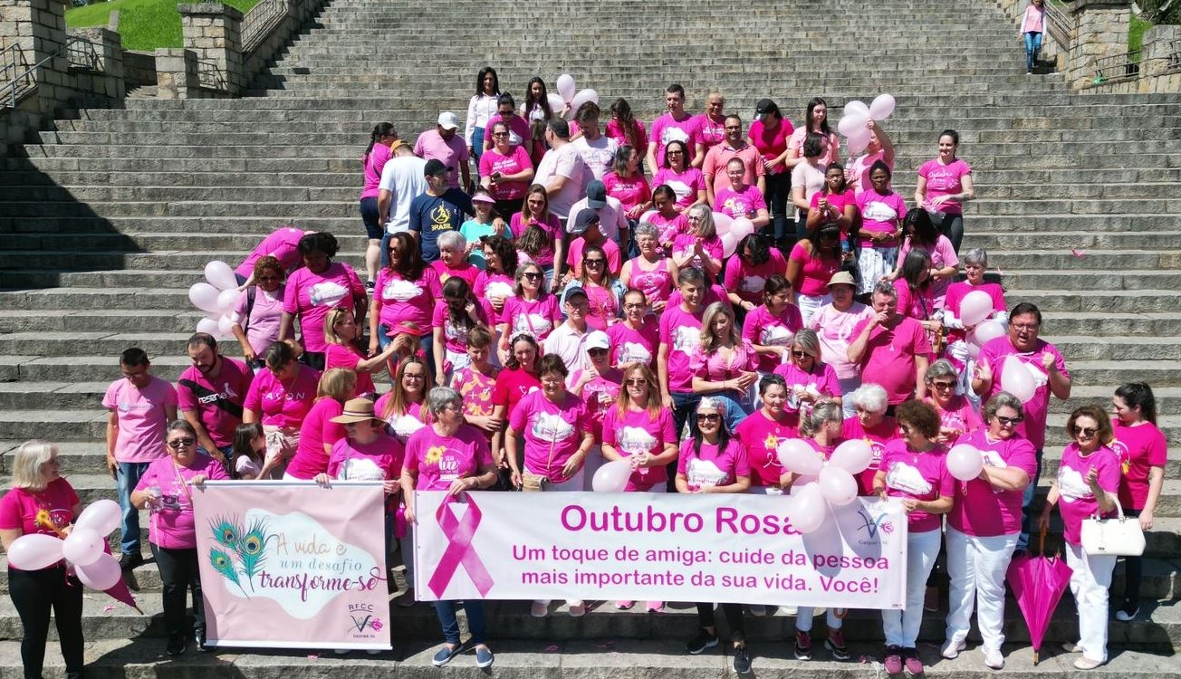 Fotos mostram Caminhada do Outubro Rosa no Centro de Gaspar