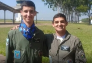 Força Aérea Brasileira divulga identidade de jovens que morreram em queda de avião em SC