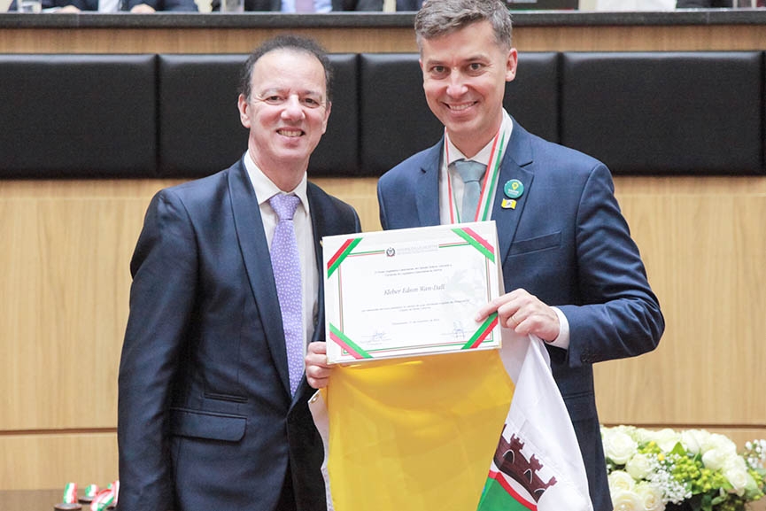 Prefeito Kleber Wan-Dall recebe t�tulo de Comendador de Santa Catarina