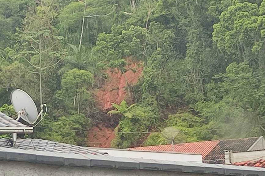 Noite de domingo é marcada por duas ocorrências por conta das chuvas em Gaspar