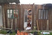 Casa em construção desaba com vento forte em Ilhota