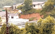 Homem morre soterrado em deslizamento de terra em Brusque