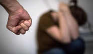 Homem bêbado é preso após insultar, bater e ameaçar esposa com faca em Gaspar