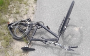 Bicicleta fica destruída e homem é hospitalizado após acidente no Poço Grande, em Gaspar