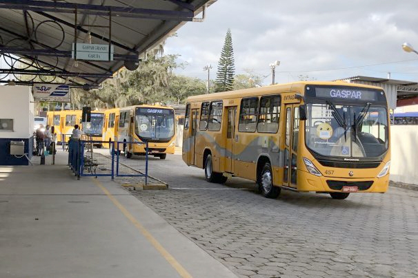 Usuários do transporte coletivo devem fazer recadastro do Cartão do Estudante