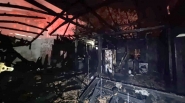 Fotos mostram casa destruída após grande incêndio no Santa Terezinha, em Gaspar
