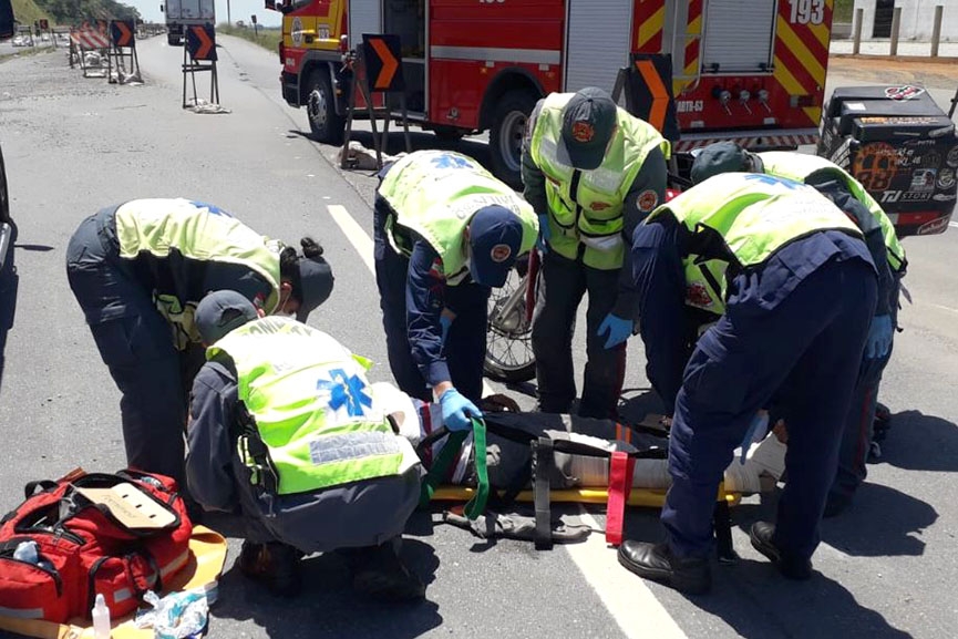 Motociclista é hospitalizado após se acidentar na BR-470, em Gaspar