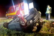 Saída de pista seguida de capotamento é registrada na BR-470, em Gaspar