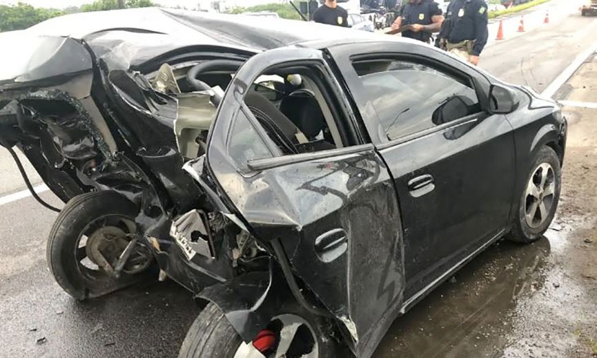 Acidente entre três carros deixa uma pessoa morta na BR-101, em Itajaí