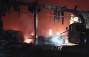 Combate a incêndio em empresa em Brusque segue durante esta quinta