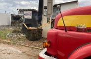 Poste de energia elétrica pega fogo em Ilhota