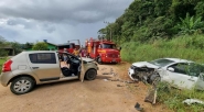 Colisão frontal deixa três feridos em Ilhota
