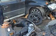 Colis�o destr�i carro e moto e deixa dois feridos no Bela Vista, em Gaspar