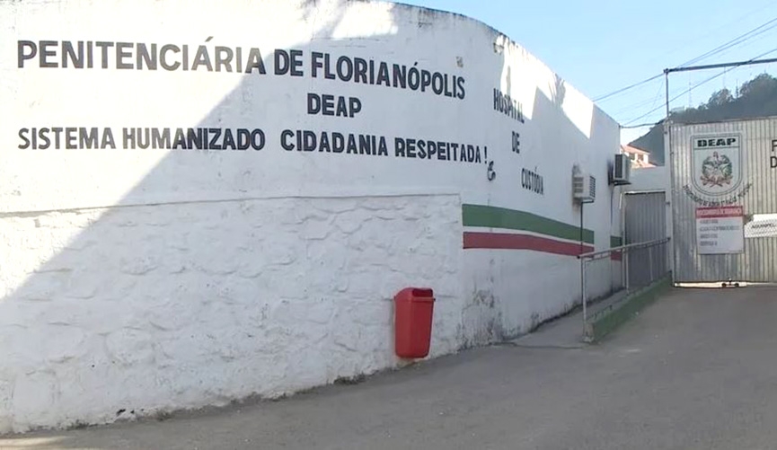 Tr�s pessoas morrem em inc�ndio em penitenci�ria em Florian�polis