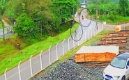 V�deo mostra momento em que motos colidem no Bra�o do Ba�, em Ilhota