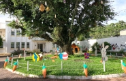 Decoração de Páscoa toma conta da praça da prefeitura de Gaspar