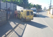 Motorista perde controle de Fiorino e colide contra muro de casa em Ilhota